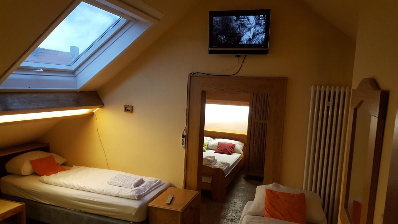 Kansakar Hotel Kaiserslautern Exteriör bild